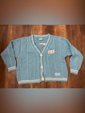 Taylor Swift - 1989(Taylor's Version) Blue Cardigan Size M/LG NWOT